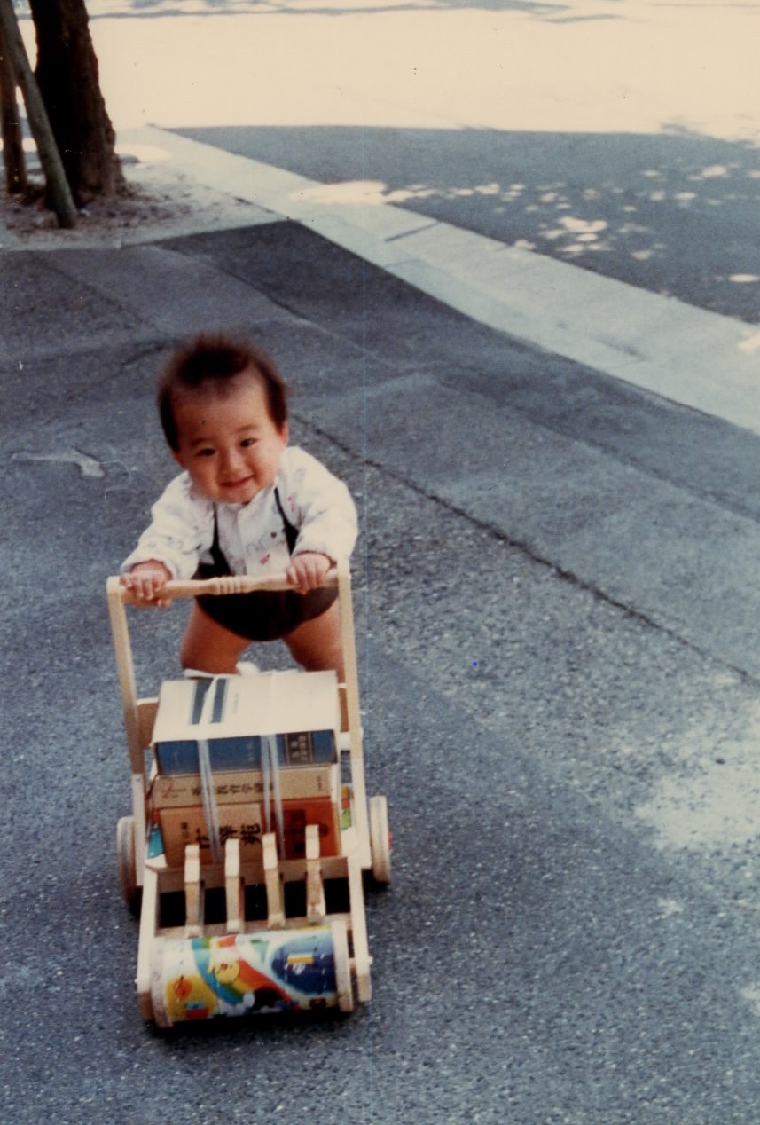 西条すこやか内科の院長である奥本穣の幼少期の写真